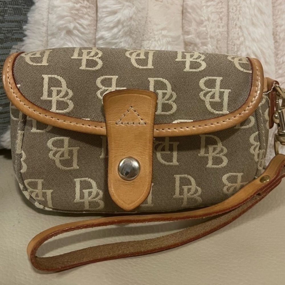 Dooney & Bourke Signature Wristlet
